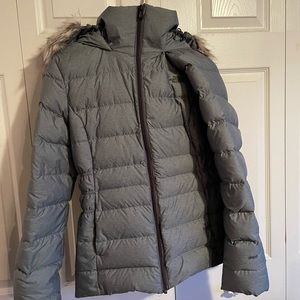 Ladies Northface puffer winter jacket medium length jacket. Excellent condition